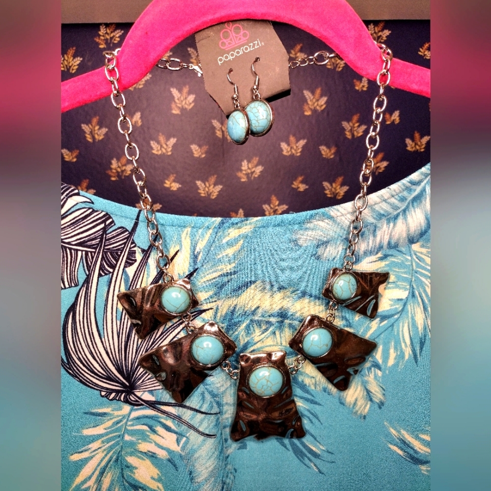 Paparazzi Necklace & Earrings Set